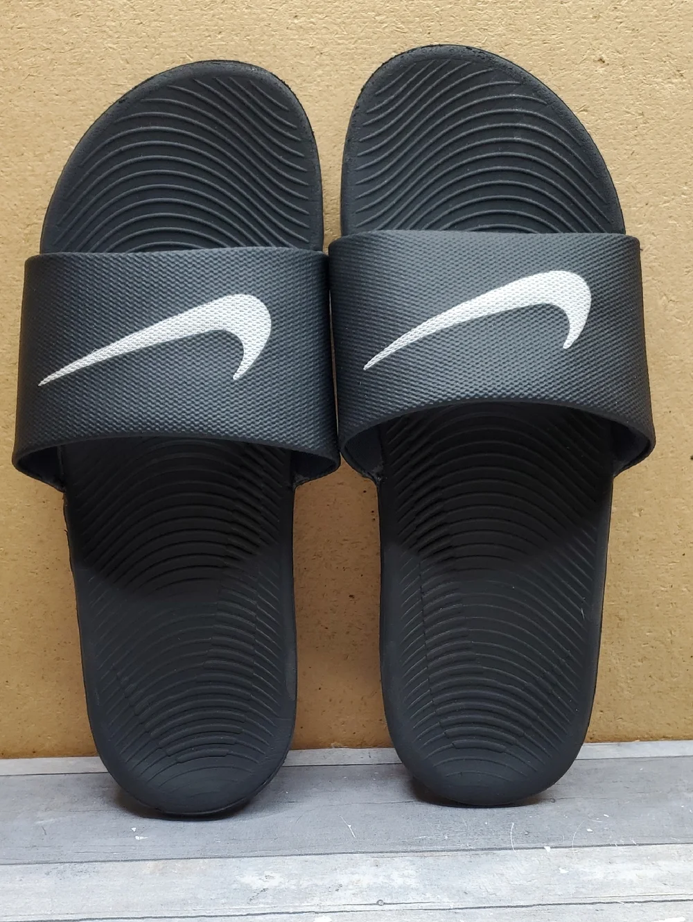 Nike Kawa Black Slide Sandals with White Swoosh Size 11/29 cm